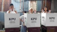Calon Walikota Nomor Urut 1 Rodi Wijaya Didampingi Istri Mencoblos di TPS 2 Air Kuti