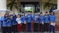 Pj Walikota Nelson FirdausMenyerahkan Piagan, Santunan Korpri dan Tabungan Hari Tua Kepada ASN Purna Tugas