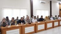 Pemantapan Komunikasi Publik Menuju Polri Presisi Penguatan Internal Polri Secara Zoom Meeting