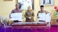 Penyerahan Aset Sertifikat InbrengDitandatangani Sekda Kabupaten Musi Rawas dan Direktur Keuangan Bank Sumselbabel