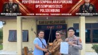 Polsek Nibung Terima Penyerahan Dua Pucuk Senpira dari warga
