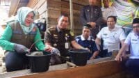 Bupati Musi Rawas Hj. Ratna Machmud Lakukan Peletakan Batu Pertama Rehab Rumah Tidak Layak Huni