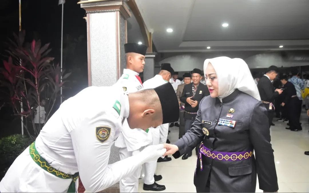 Bupati H. Musi Rawas Ratna Macmud Resmi Kukuhkan Paskibraka