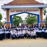 Kepala Sekolah SMPN2 Rupit Bersama Dewan Guru Mengucapkan HGN 2025