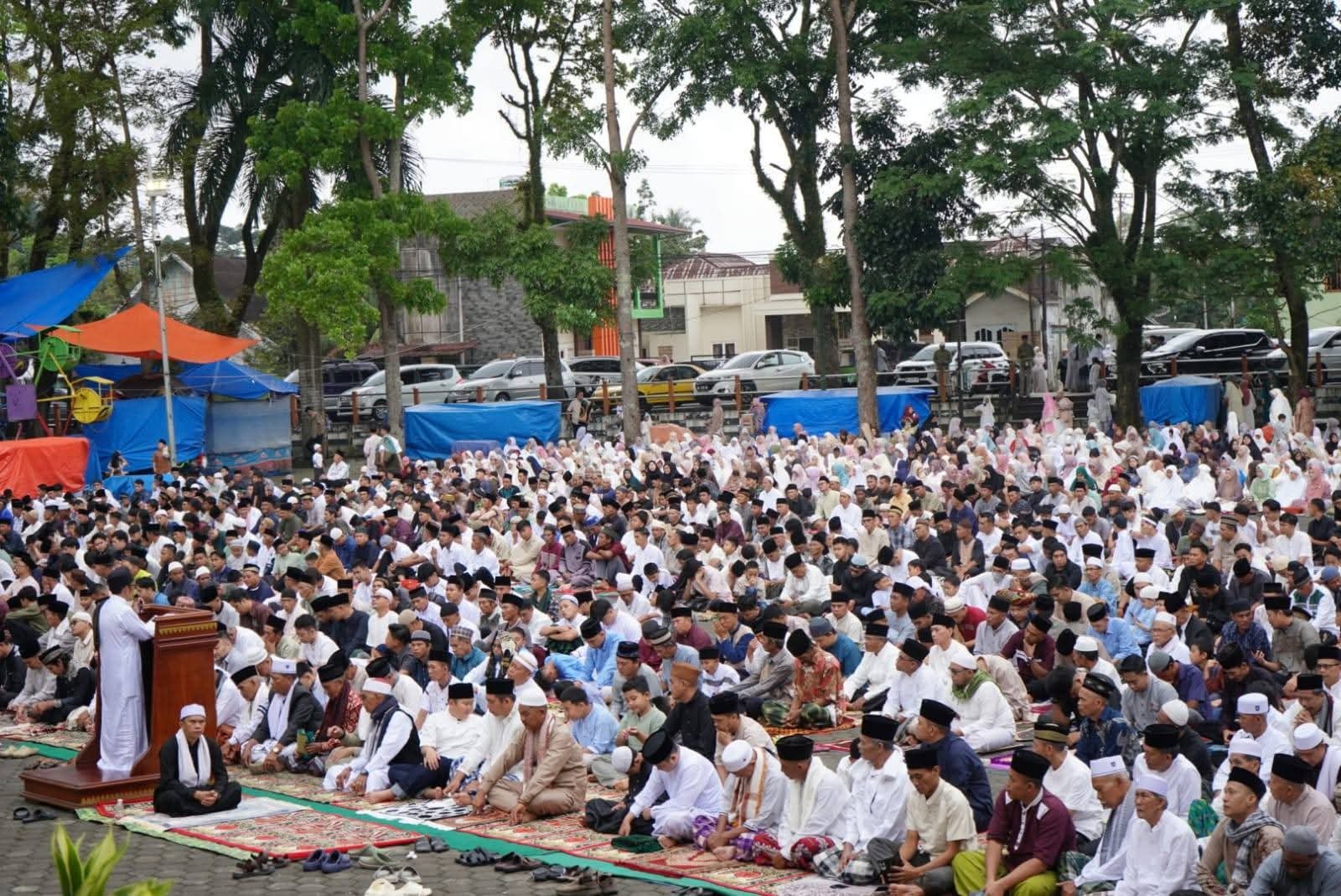 Wali Kota Pagar Alam Ludi Oliansyah Salat Idul Fitri 1 Syawal di Lapangan Merdeka Bersama Ribuan Masyarakat