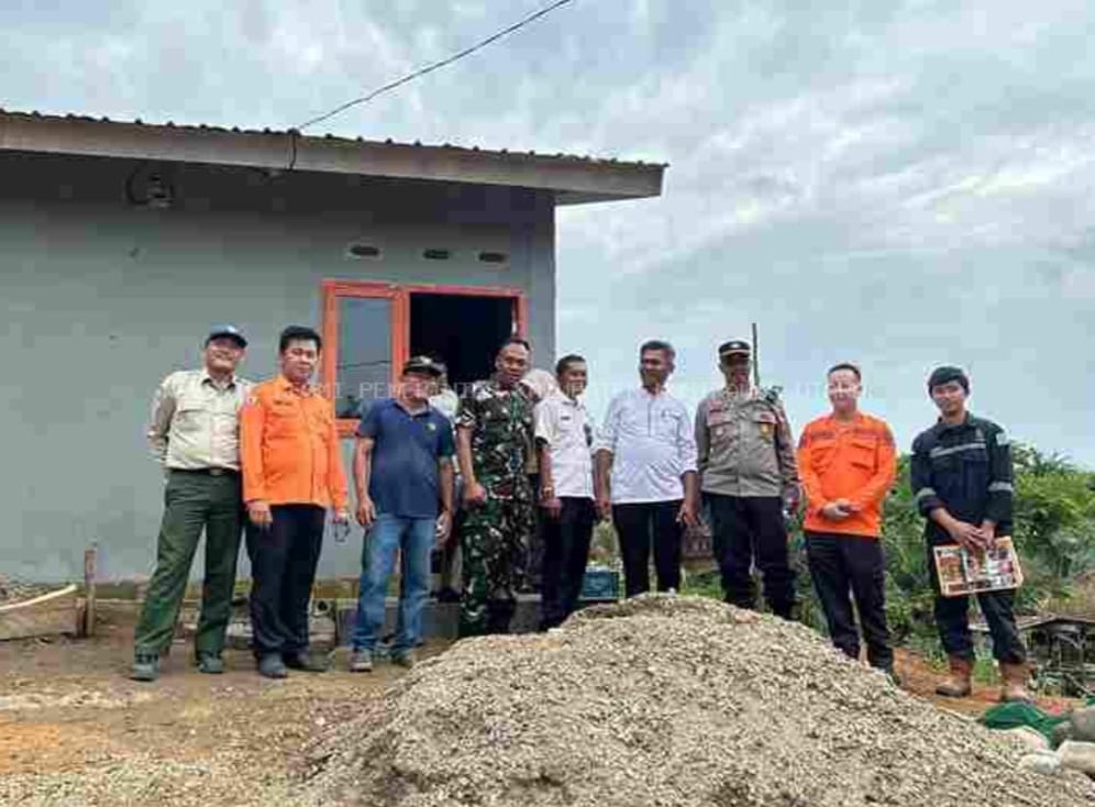 Peninjauan Pembangunan Bantuan Stimulan Rumah Korban Banjir di Desa Sukamenang