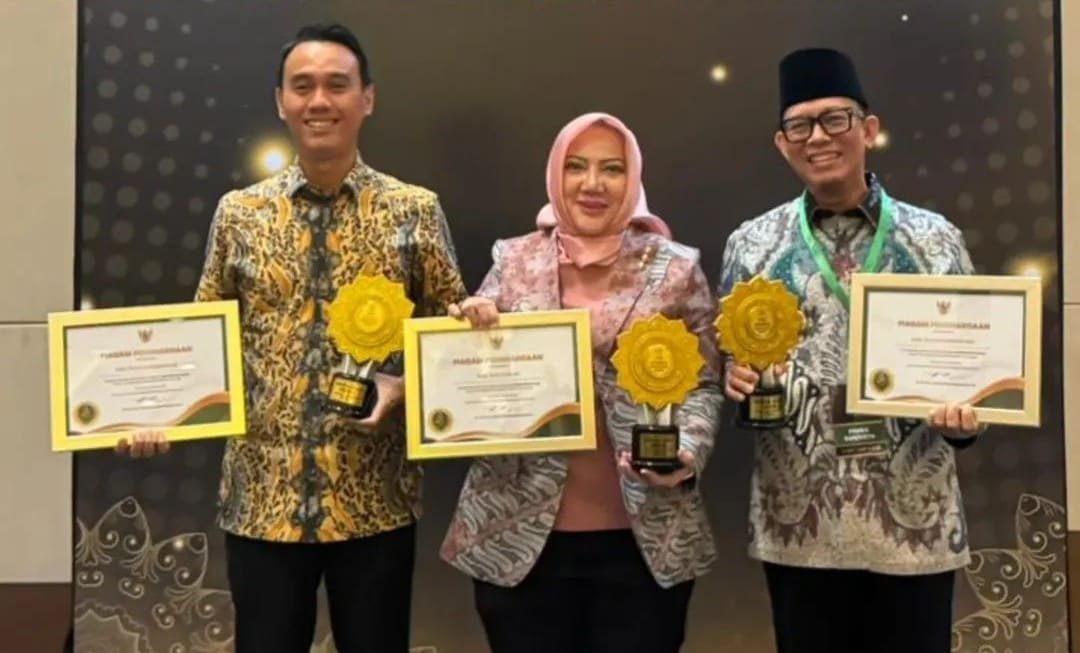 Bupati Mura Ratna Machmud Dianugrahi Penghargaan Universal Health Coverage