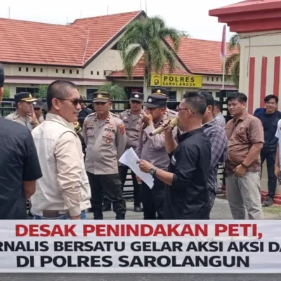 Desak Penindakan PETI, LSM Jurnalis Bersatu Gelar Aksi Damai di Polres Sarolangun