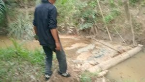 Tumpahan Minyak dari Oil Storage Tank SRMD Belani Diduga Cemari Sungai dan Sumur Warga