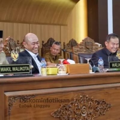 Wali Kota Lubuk Linggau Hadiri Paripurna DPRD, Sampaikan 1 Raperda Usulan Pemkot dan 5 Raperda Inisiatif DPRD
