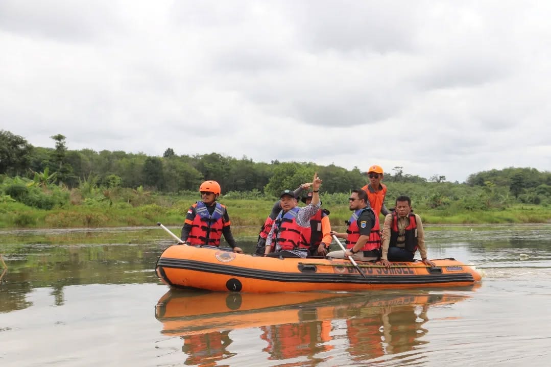 Bupati Bursah Zarnubi Tinjau Lahan Perikanan Danau Batu di Desa Muara Danau