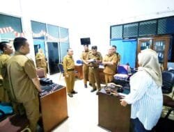 Sekda Lahat Dr.Ir.H.Izromaita.M.SI Melakukan Sidak ke 12 Bagian di lingkungan Sekretariat Daerah